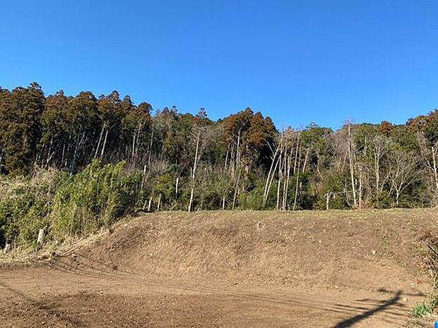 73坪のゆとりの敷地で、圧倒的な開放感と、どこまでも広がる景色で空気が澄んでいます。