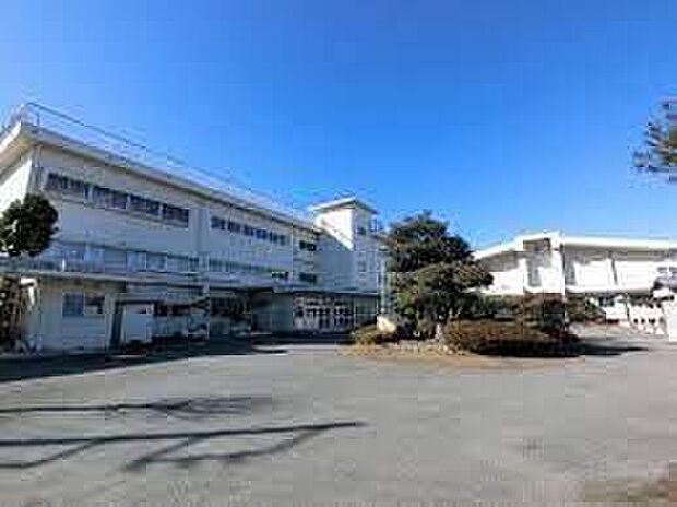 木更津市立金田中学校(約684m)