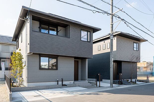 ■3、4号地外観　外壁はセルフクリーニング機能と継ぎ目が目立ちにくいシーリングレス仕様を採用。汚れが付きにくく、美しさを長く保ちやすい設計で、日々のメンテナンスも手軽です。