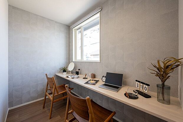 ■3号地ワークスペース　主寝室の一角にワークスペースを設け、寝室の落ち着いた環境でリモートワークや読書、趣味の作業が可能。プライベート空間で集中でき、朝晩の時間も有効に使えます。