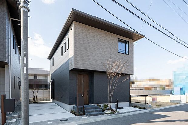 【外観】■4号地外観　駐車スペースは1台分を確保し、屋外水栓も備えた設計。洗車、庭や植物の水やりなど、日々の暮らしに便利に活用できます。