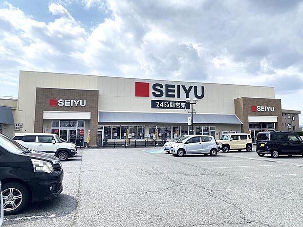 西友 日詰店まで750m 徒歩10分
年中無休(24時間営業 ※一部を除く)
クリーニング「ザ・れもん日詰店」も併設されています