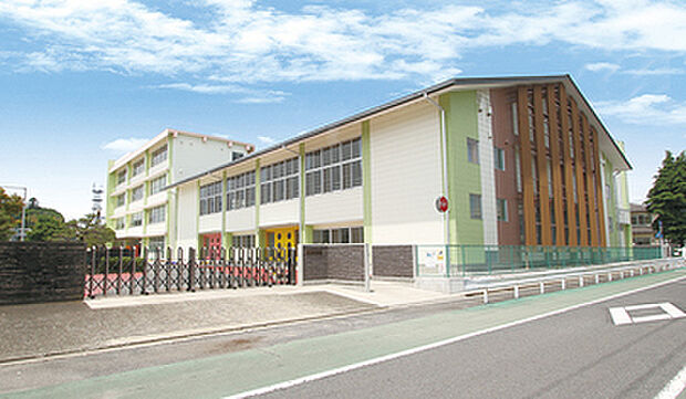 東小学校
約1,300m~1,340m