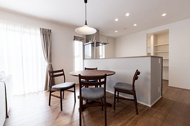 （No.9）人気の対面キッチンは小さいお子様から目を離さずにお料理できるので安心です。