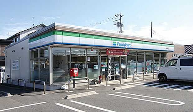 ファミリーマート 約300m~約350m (徒歩約4~5分)
24時間営業