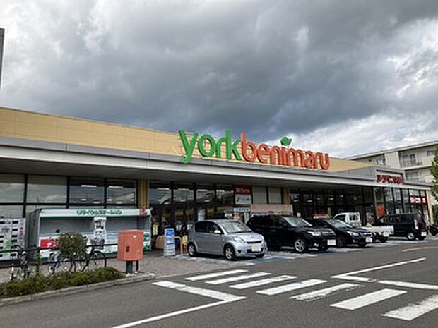 ヨークベニマル笹谷店まで徒歩9分（700m）9：30～21：00まで営業していますので、仕事帰りのお買い物にも最適です！