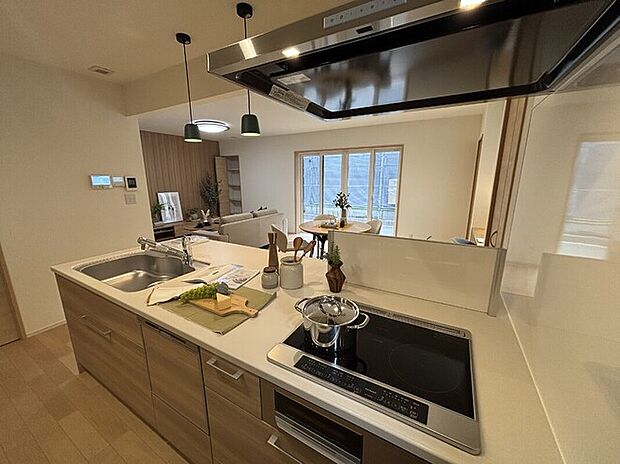 11号地：室内（2026年1月）撮影　　人気の対面式キッチンにビルトイン食洗機付き♪