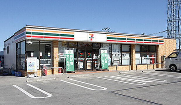 セブンイレブン 約530m