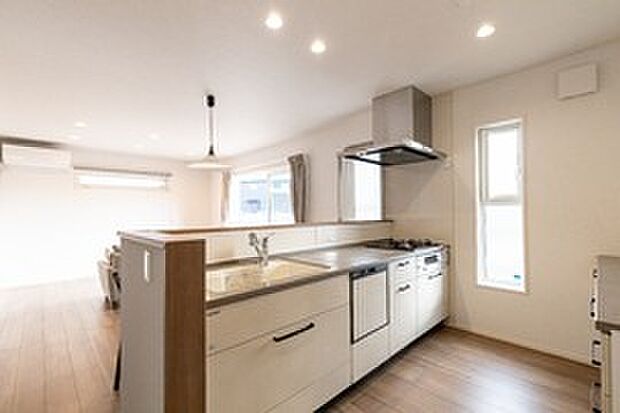 【キッチン】（No.9）家事の時短が叶う食器洗浄乾燥機付きのキッチン。