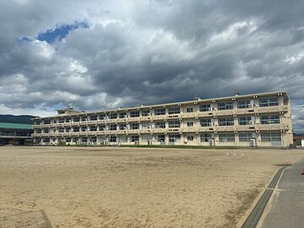 福島市立笹谷小学校（約950m）