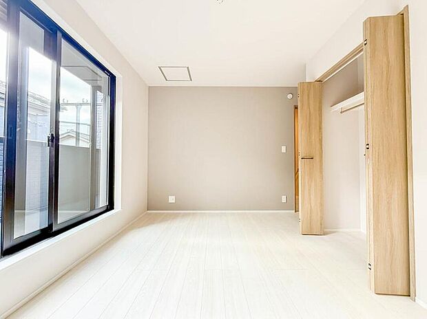 1号棟【洋室6.5帖】シンプルな内装はおしゃれのポイントです。シンプルは華美より飽きがこないからです。色や模様でおしゃれ感をだす。それがシンプルイズビューティーです。