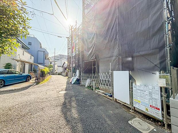 1号棟【前面道路4m】陽当りや通風性など各所に施された工夫で住みやすさを実現。部屋の大きさや周辺環境・街並など、資料には掲載していない情報が現地にはたくさんございます。是非ご確認下さい。