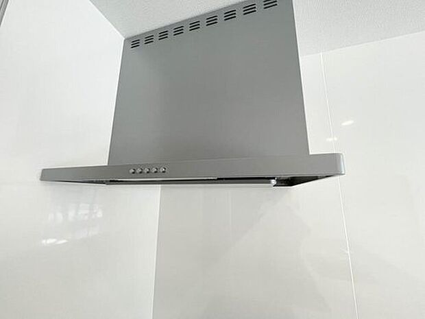 【【レンジフード】】調理の際に発生する汚れた空気(二酸化炭素、油煙、水蒸気、ニオイなど)を、ダクトを通して屋外に排出しています。