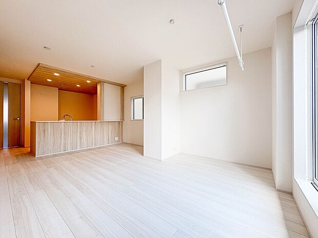 【2号棟【LDK16.25帖】】リビングで遊ぶ子供の様子を見ながら料理ができるので安心です。