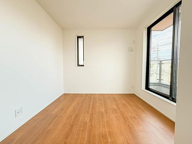 【リビング以外の居室】1号棟【洋室5.62帖】昨今のトレンドになりつつあるのが、広過ぎず、快適すぎない子ども部屋。勉強と寝るだけの部屋にすることで閉じこもりがなくなり、リビングで過ごす時間が増えると言われています。