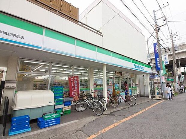 ファミリーマート中浦和駅前店（約220m）