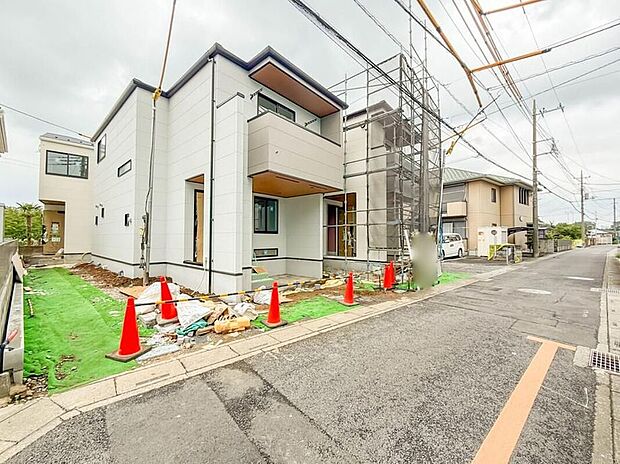 【前面道路含む現地写真】3号棟【前面道路4m】車の通行が少ないので、静かな住環境を維持することができます。