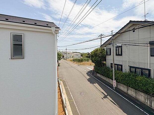 【【眺望】】その街並みは、さまざまな家の姿が、歩く人々を楽しませている。そう街並みは街の美しい風景なのだ。その風景が目をやさしく和ませてくれている。