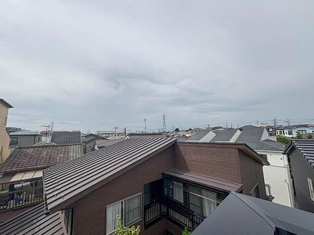 【【眺望】】その街並みは、さまざまな家の姿が、歩く人々を楽しませている。そう街並みは街の美しい風景なのだ。その風景が目をやさしく和ませてくれている。