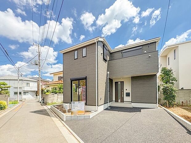 【現地外観】 【安心の住宅性能表示】耐震・耐風・劣化対策など複数の項目で最高等級を取得した確かな品質!車の通行が少ないので、静かな住環境を維持することができます。※一部AI加工しています