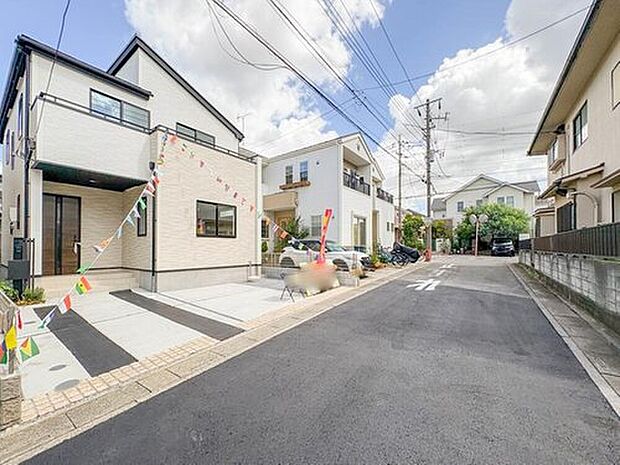 【【前面道路4.5m】】車の通行が少ないので、静かな住環境を維持することができます。