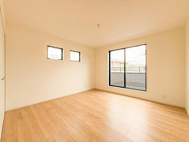 【【寝室8帖】】シンプルな内装はおしゃれのポイントです。シンプルは華美より飽きがこないからです。色や模様でおしゃれ感をだす。それがシンプルイズビューティーです。