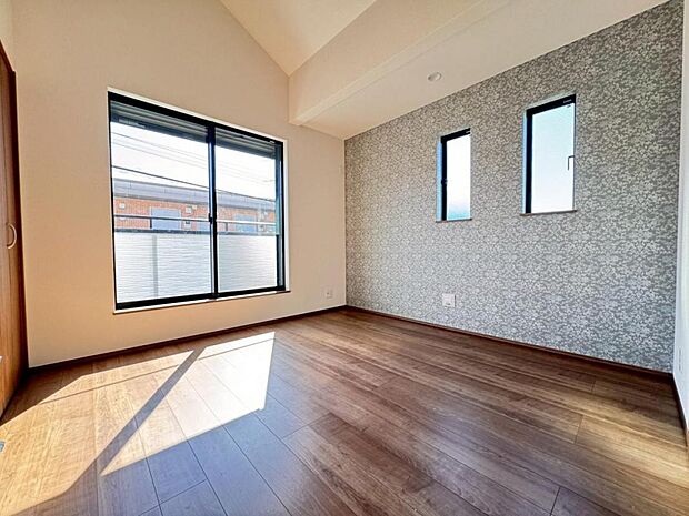 全室ゆとりある設計。お子様が大きくなっても手狭になることなくのびのびと生活頂けます。一人一人の個性溢れるお部屋創りを楽しんで頂けます。