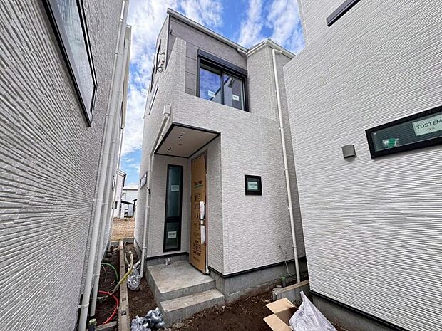 ゆったりと暮らしたい方はもちろん、子育てファミリーにもオススメのエリアです。「住み心地」に拘った設計と暮らしと家族を守る安心設備も充実しております♪