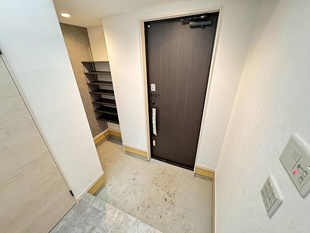 清潔感のある明るい空間でお客様をお迎えできます。シューズインクローゼットを設置し、スッキリした空間が保てます。