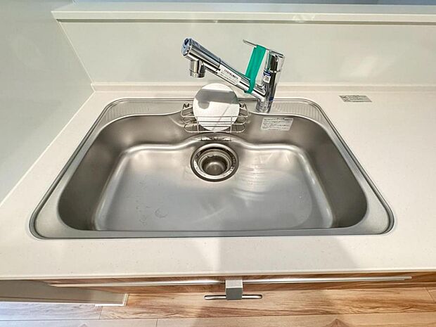 【浄水器一体型水栓】「浄水器一体型水栓」ですので、すぐに調理に使用できます。ミネラルウォーターを購入しなくて済むため人気を集めています。