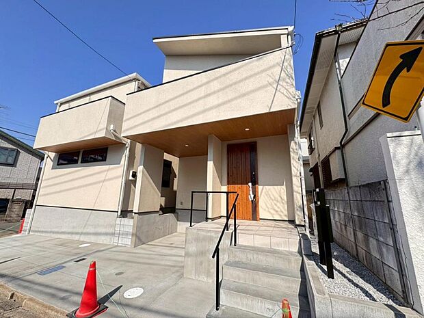 【外観】木造2階建て設計、3LDK+カースペース。暮らしを豊かにサポートする仕様設備や広々としたキッチンなど魅力が詰まったお住まいです。