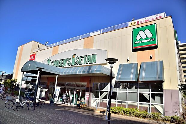 クイーンズ伊勢丹 杉並桃井店(約576m)