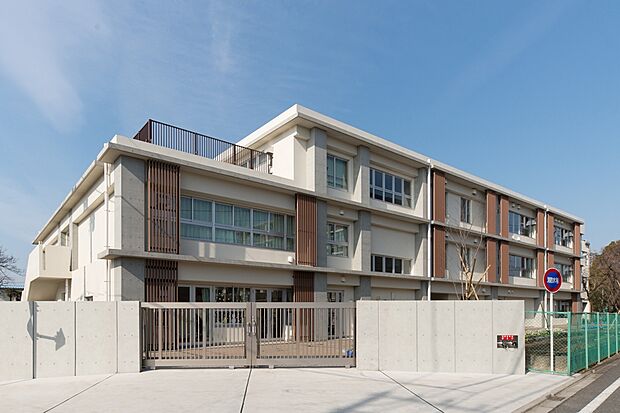 世田谷区立喜多見小学校（約398m）