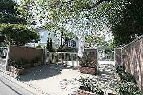 世田谷区立 三軒茶屋小学校（約292m）