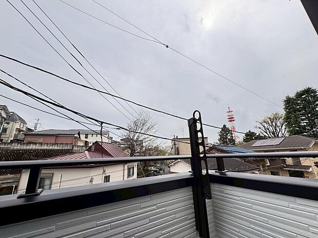 【眺望】陽当たり・通風・開放感・眺望に恵まれた環境です。周辺は高い建物がなく青い空が遠くまで広がります。