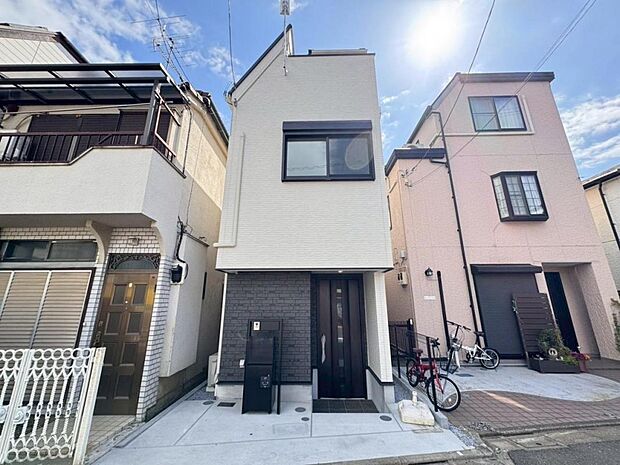 【外観】木造3階建て設計、3LDK。暮らしを豊かにサポートする仕様設備や広々としたキッチンなど魅力が詰まったお住まいです。