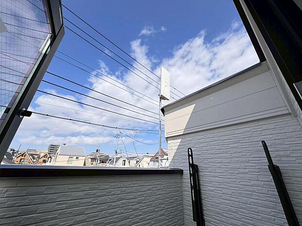 【眺望】圧迫感がなく、見晴らしや陽当りも良好です。閑静で落ち着いた街並みは心に安らぎとゆとりを叶えてくれます。