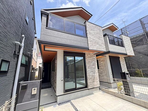 【外観】木造2階建て設計、3LDK+カースペース。暮らしを豊かにサポートする仕様設備や広々としたキッチンなど魅力が詰まったお住まいです。