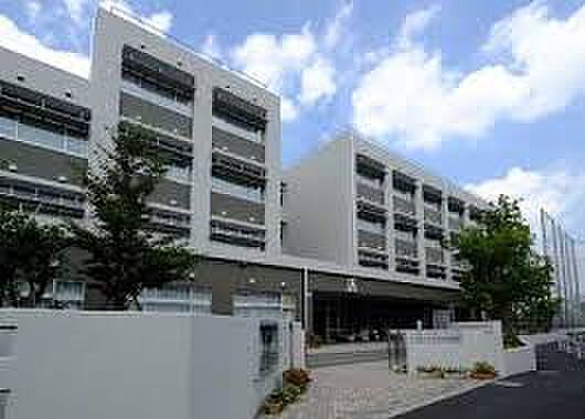 世田谷区立世田谷中学校（約878m）