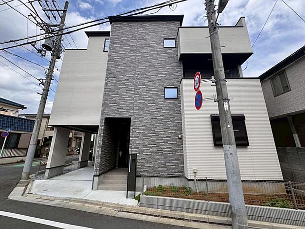 【外観】木造3階建て設計、4LDK+カースペース。暮らしを豊かにサポートする仕様設備や広々としたキッチンなど魅力が詰まったお住まいです。