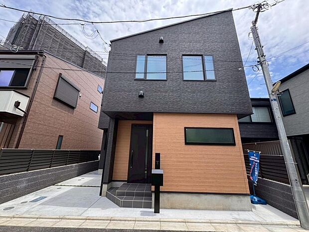 【外観】木造２階建て設計、３ＬＤＫ＋ルーフバルコニー＋カースペース。暮らしを豊かにサポートする仕様設備や広々としたキッチンなど魅力が詰まったお住まいです。