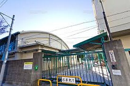 杉並区立和田小学校 360m