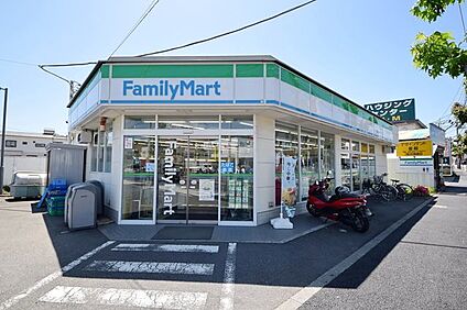 ファミリーマート 世田谷喜多見店 391m