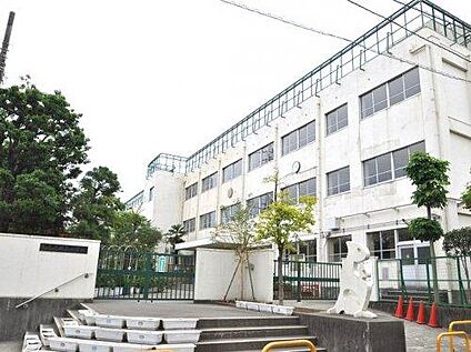 世田谷区立明正小学校 979m