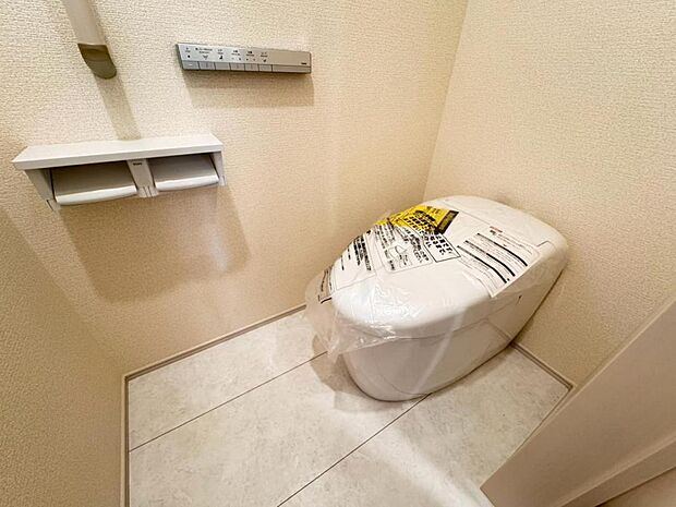 【トイレ】高機能タンクレスタイプのトイレを採用。見た目の美しさだけではなく、お手入れ・お掃除が簡単なのも重要なポイントです。