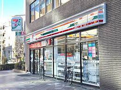 セブンイレブン 西巣鴨駅前店 318m