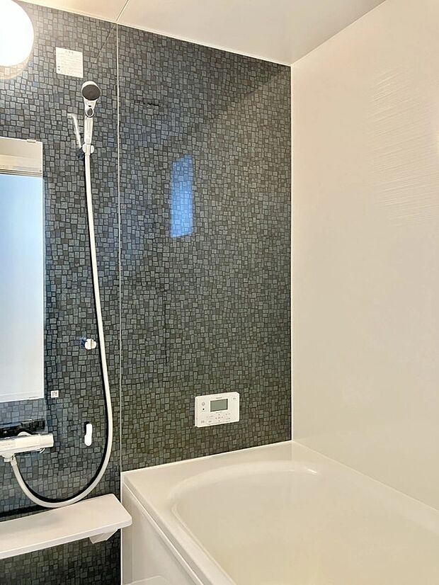 【浴室（３号棟）】広々とした浴室で一日の疲れをゆっくり癒せます。
快適なバスタイムをサポートする設備が充実♪