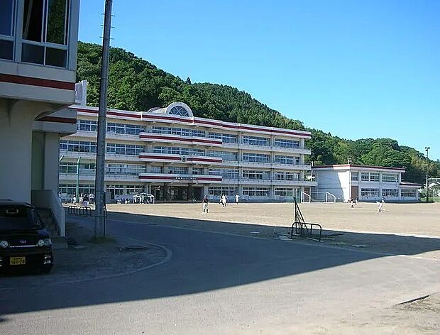 利府第三小学校(約1,600m)