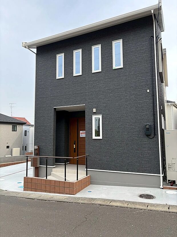 【現地外観写真】長くお住まいいただくお家、住み始めの快適さや豊かさはもちろん、未来まで考えた家づくりをめざしています。
