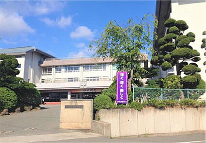 第四中学校 約880ｍ(徒歩11分)